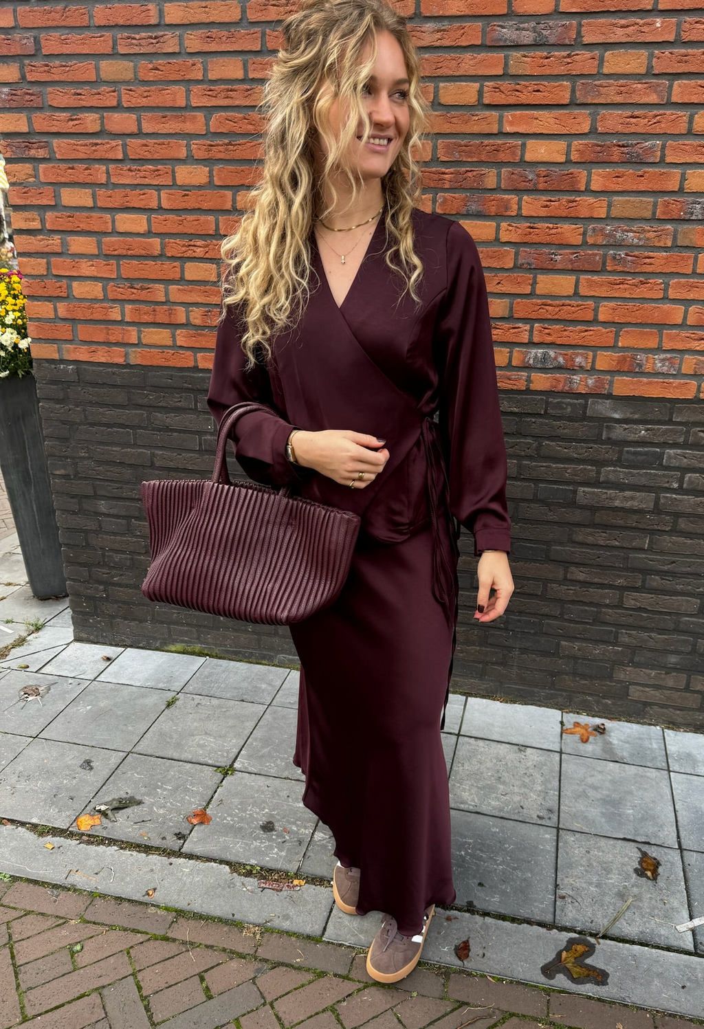 Noa Satin Wrap - Burgundy